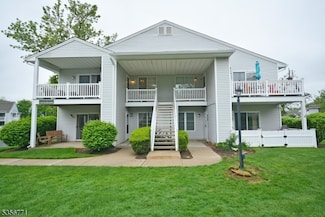 76 Village Green Rd, Bedminster, NJ 07921