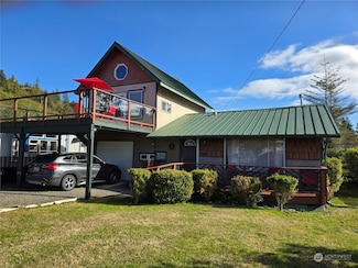 61 Salt Air St, Port Angeles, WA 98363