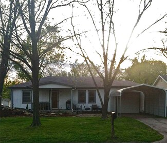 1219 N Oak St, Eureka, KS 67045
