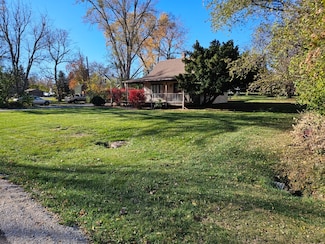 1N670 River Dr, Glen Ellyn, IL 60137