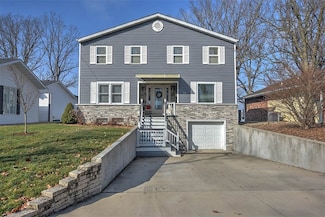 26 Oak Ridge Dr, Decatur, IL 62521