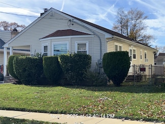 365 Wallace St, Freeport, NY 11520