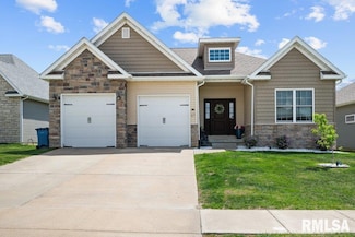 67 Cobblestone Ln, Le Claire, IA 52753