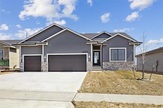 4653 177th St, Urbandale, IA 50323