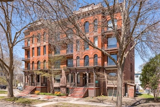 697 Laurel Ave Unit 1W, Saint Paul, MN 55104