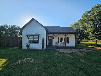 202 S Trappier St, Alvord, TX 76225