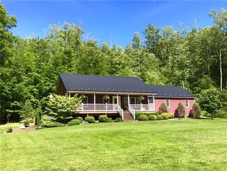 6630 Lake Bluff Rd, North Rose, NY 14516