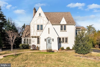 3 Hedgerow Ln, Wayne, PA 19087