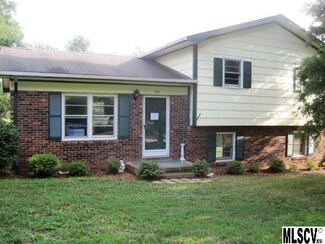 974 Village Cir, Hickory, NC 28602