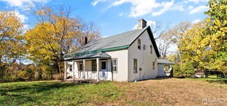 2 Springhouse Ct, Bordentown, NJ 08505