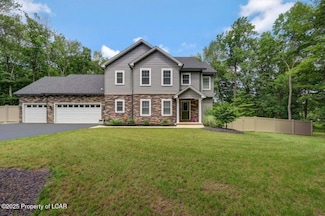 330 Deer Run Dr, Mountain Top, PA 18707