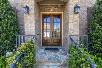 9806 W Laurel Hollow Ln, Germantown, TN 38139