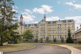 800 Cottageview Dr Unit 400, Traverse City, MI 49684
