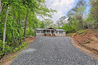 65 Redwood Ln, Tiger, GA 30576