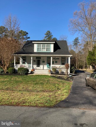 14815 King Charles Dr, Swan Point, MD 20645