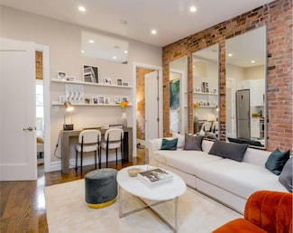 321 W 11th St Unit 16, New York, NY 10014