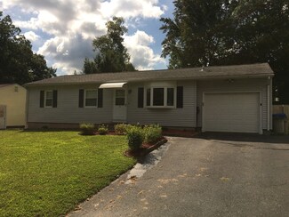 31 Blueberry Hill St, Springfield, MA 01128