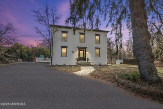 81 Hoffman Rd, Monroe Township, NJ 08831