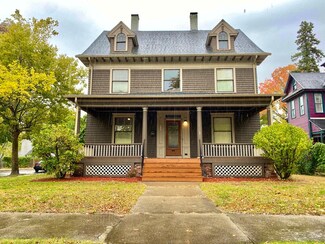 17 Dartmouth St, Springfield, MA 01109