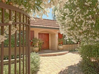2 Walnut Ave, Atherton, CA 94027