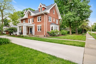 352 Elm St, Batavia, IL 60510