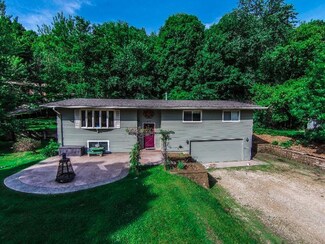 412 Mill St E, Cannon Falls, MN 55009