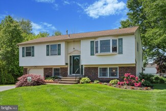 1562 Wheatfield Ln, Warminster, PA 18974