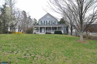 981 Rockledge Dr, Charlottesville, VA 22903