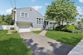 11 Beechwood Ave, Metuchen, NJ 08840