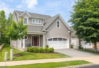 42 Bluffs Ct, Hamburg, NJ 07419