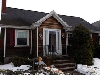 325 Oak Grove Ave, Fall River, MA 02723