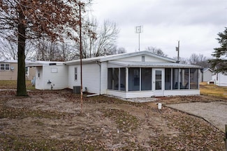 19856 Cruiser Dr, Carlyle, IL 62231