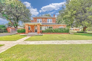 302 S 6th St, Chickasha, OK 73018