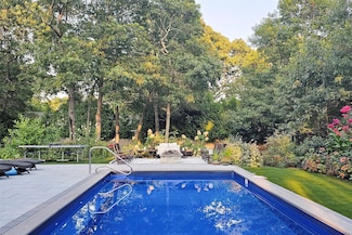 7 Carols Way, Hampton Bays, NY 11946