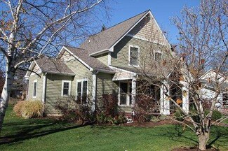 1431 Elm St, Saint Charles, IL 60174
