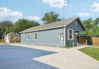 1006 N Center, San Antonio, TX 78202