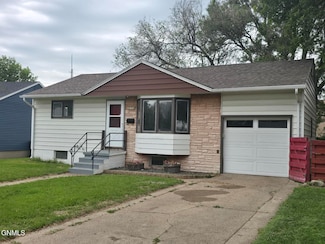 570 Sunset Place, Bismarck, ND 58504