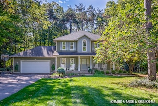 15276 Meadowwood Dr, Grand Haven, MI 49417