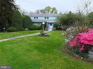 2045 Ivywood Ln, Villanova, PA 19085