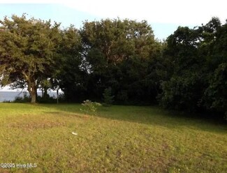 994 Seashore Dr, Atlantic, NC 28511