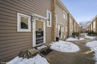 313 Hawthorn Ave Unit A, Glencoe, IL 60022