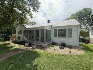 619 Stephens St, Shoals, IN 47581