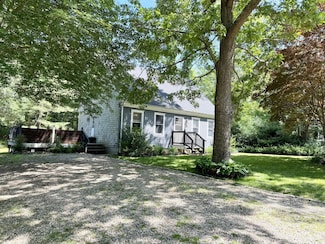 18 Staysail Cir, Marstons Mills, MA 02648