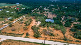 1062 County Road 122, Floresville, TX 78114
