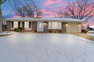 817 Stamford Ct, Schaumburg, IL 60193
