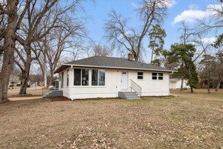 761 Labore Rd, Saint Paul, MN 55117