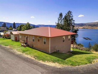 4132 Friday Bay Ln, Seven Bays, WA 99122
