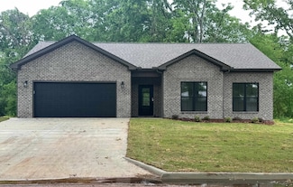 113 Jefferson Ave, Muscle Shoals, AL 35661
