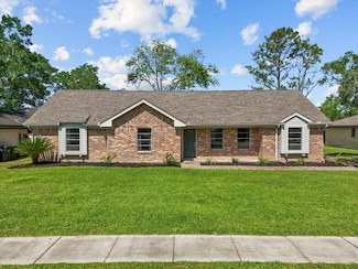 1922 Tracy Lynn Ln, Alvin, TX 77511