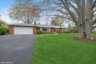 1112 N Perry Dr, Palatine, IL 60067
